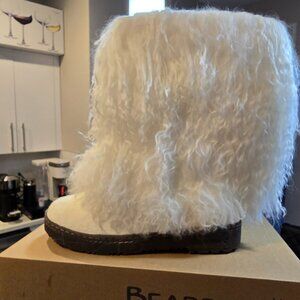NEW BEARPAW Boetis ll Real White Lamb Fur Wool Lined Boots Womens Size 7 NIB